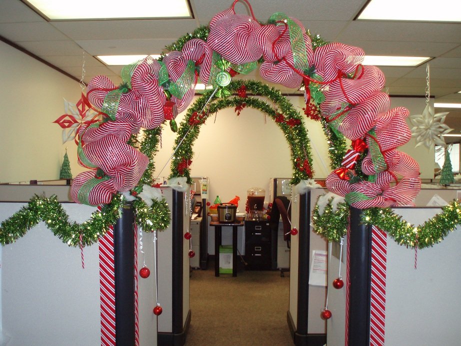 Beautiful Office Cubicle Christmas Decorating Ideas