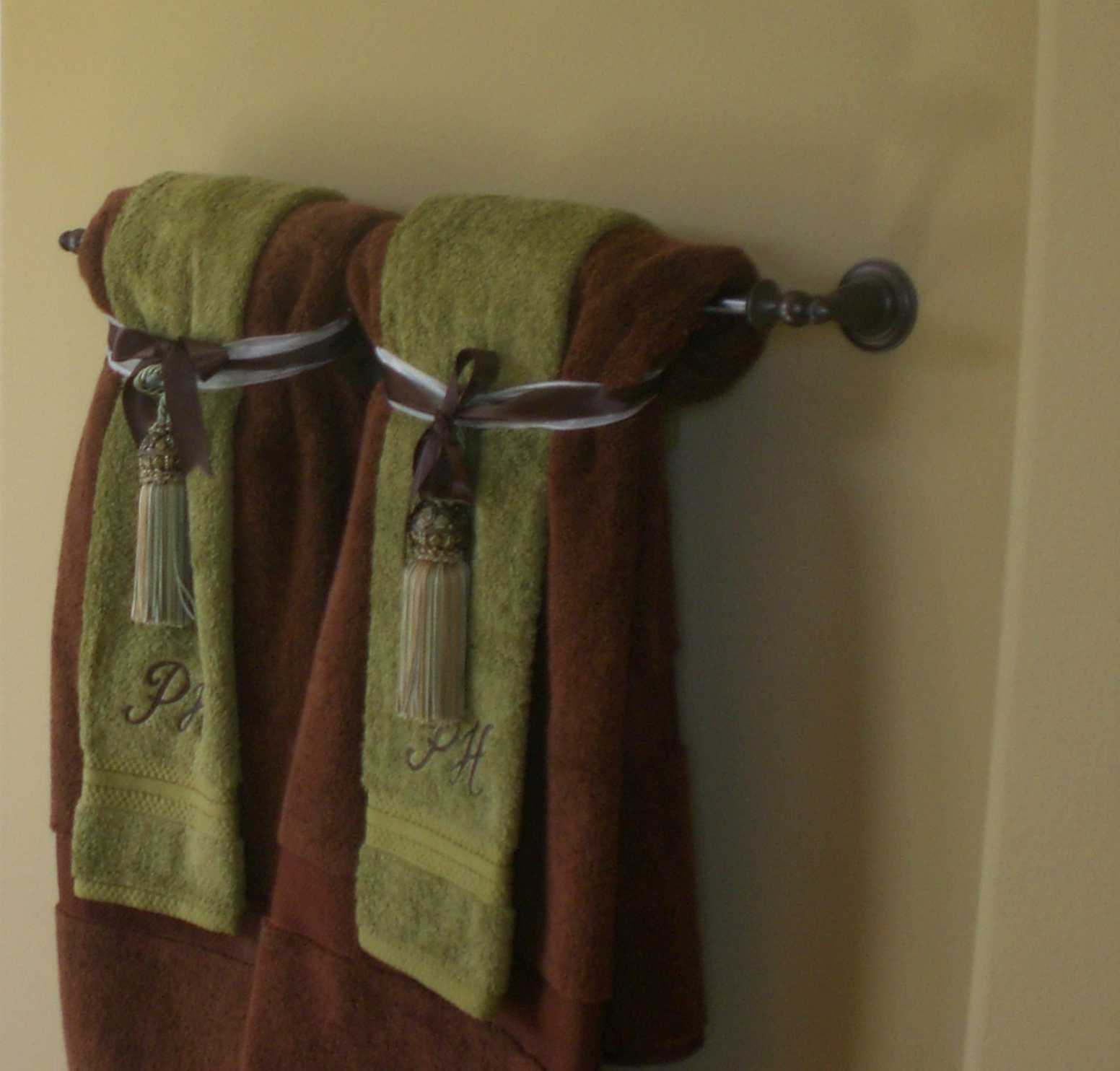 Brown Bathroom Towel Decorating Ideas