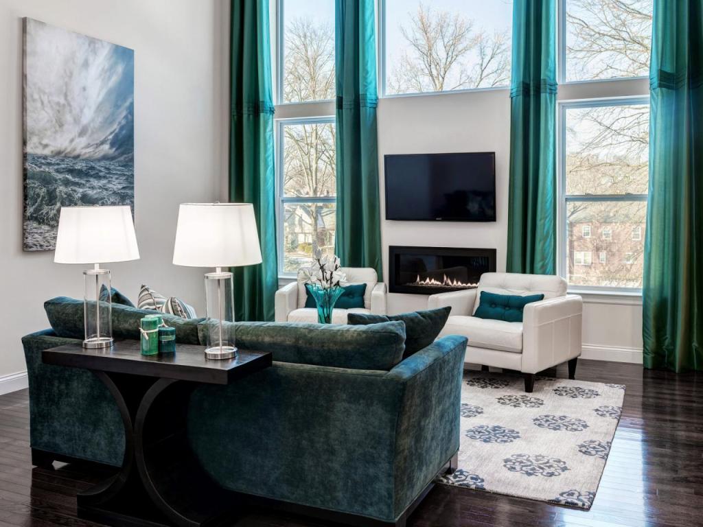 Chic Brown And Turquoise Living Room Decor