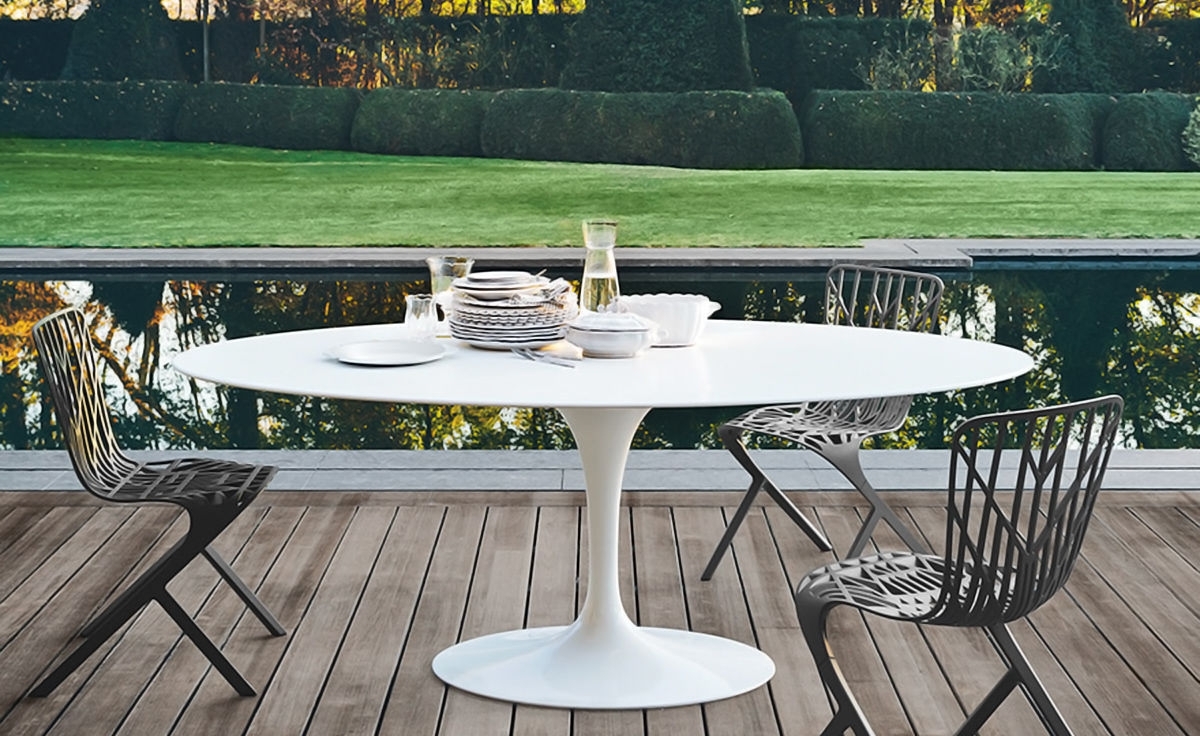 Outdoor Saarinen Oval Dining Table