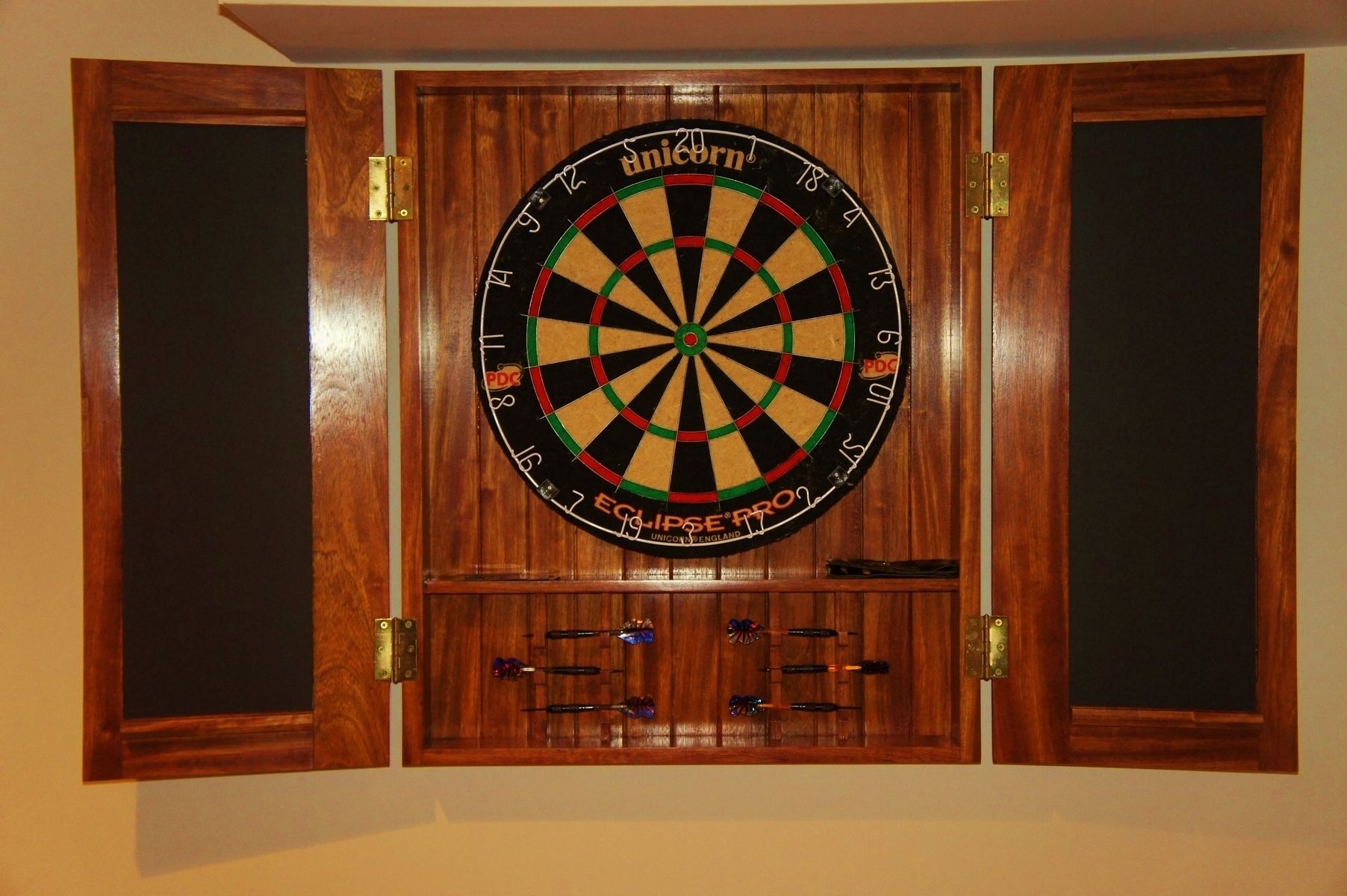 Sportcraft Electronic Dartboard And Cabinet