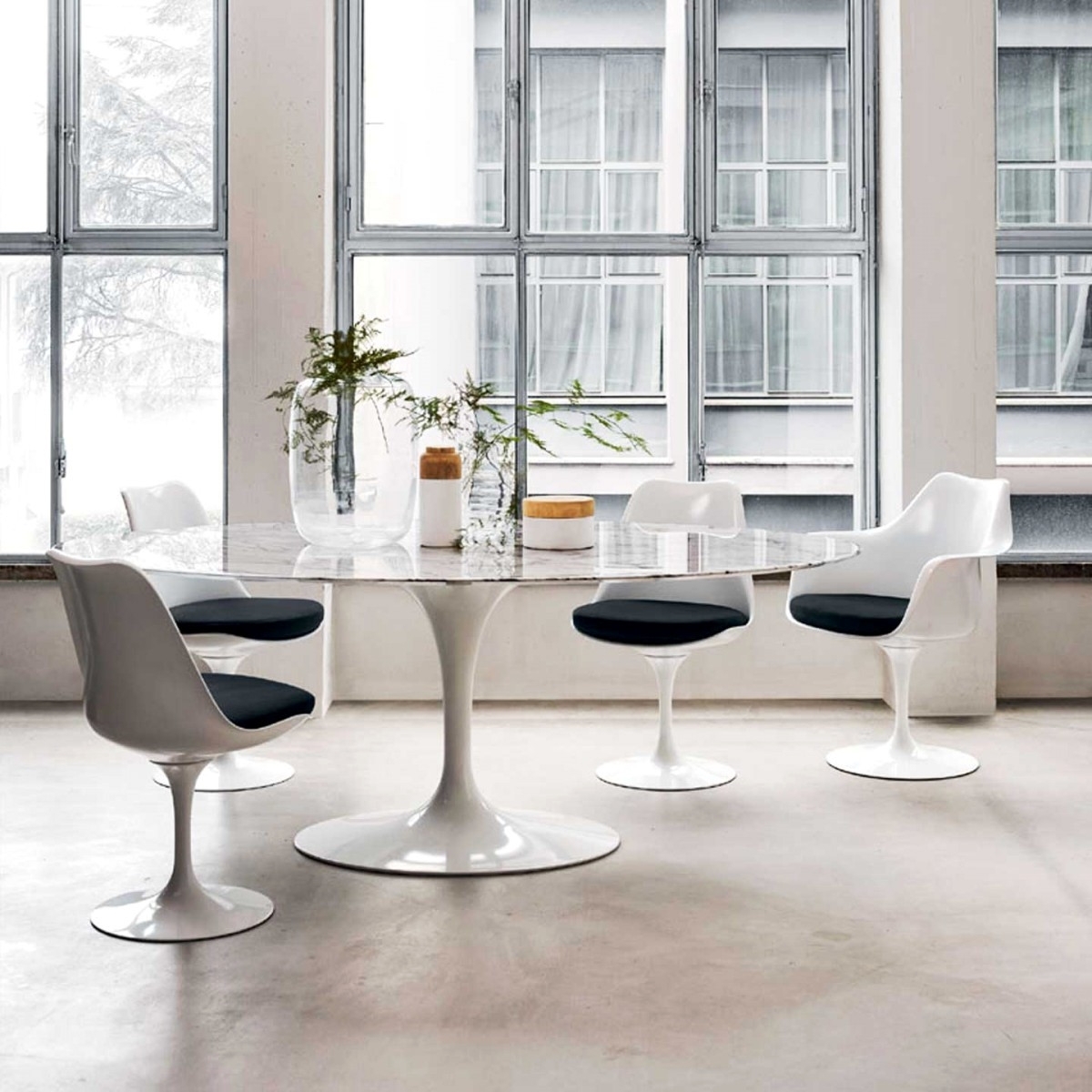 Unique Saarinen Oval Dining Table