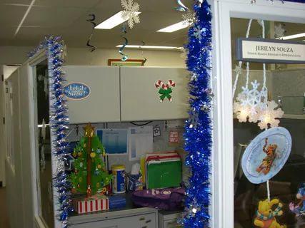 Appealing Funny Christmas Cubicle Decorating Ideas