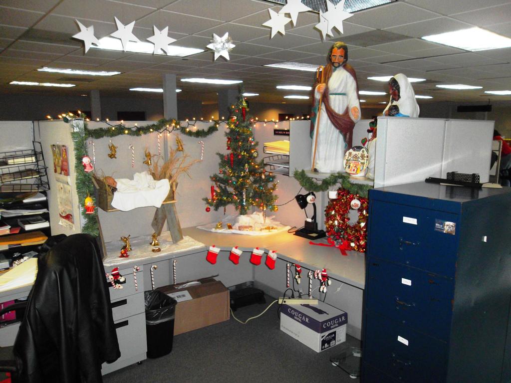 Gallery Og Funny Christmas Cubicle Decorating Ideas
