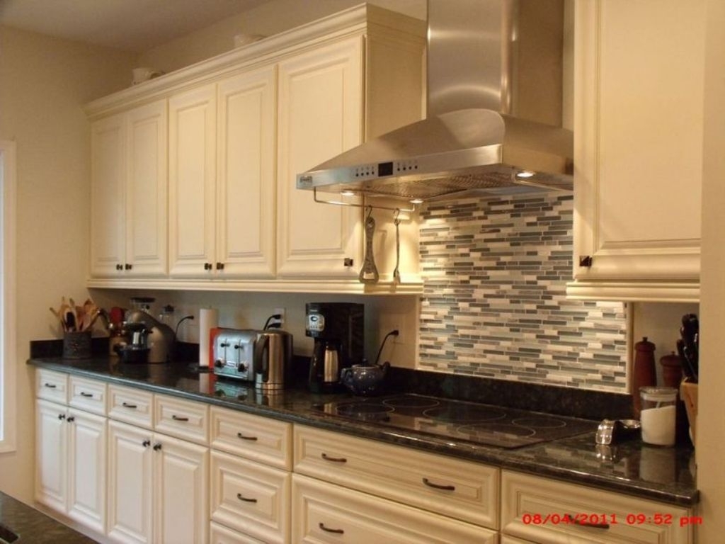 Best Wall Paint Color For Kitchens With Cream Cabinets