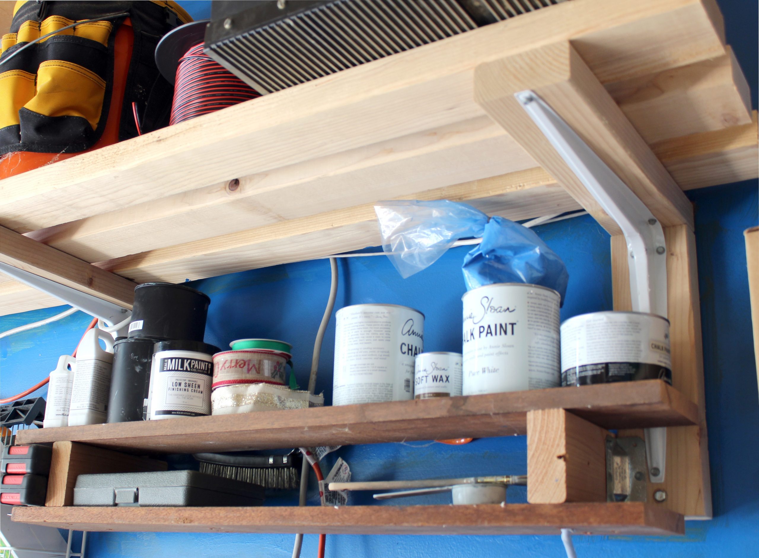 Garage Apartment Ideas With Shelf