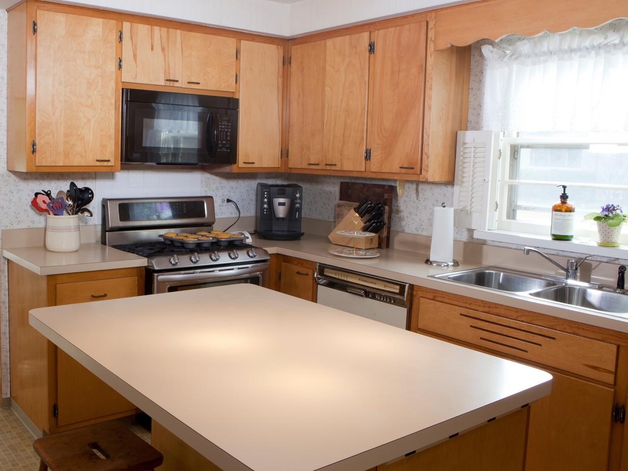 Ideas To Remodel A Small Galley Kitchen