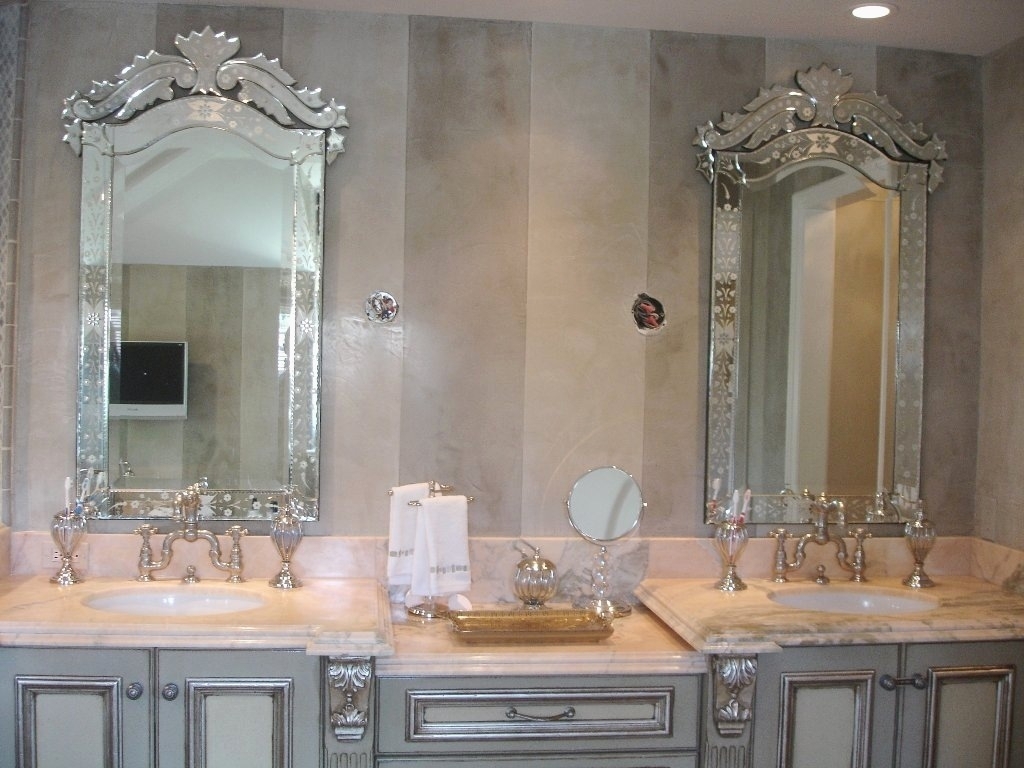 Mirrored Bathroom Sink Vanity